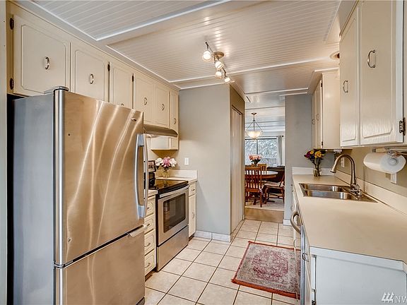 Cozy kitchen with SS appliances.