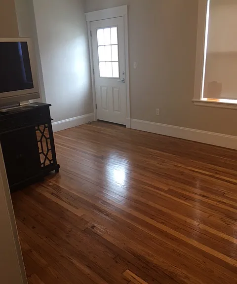 48 Lexington St — Photo 4