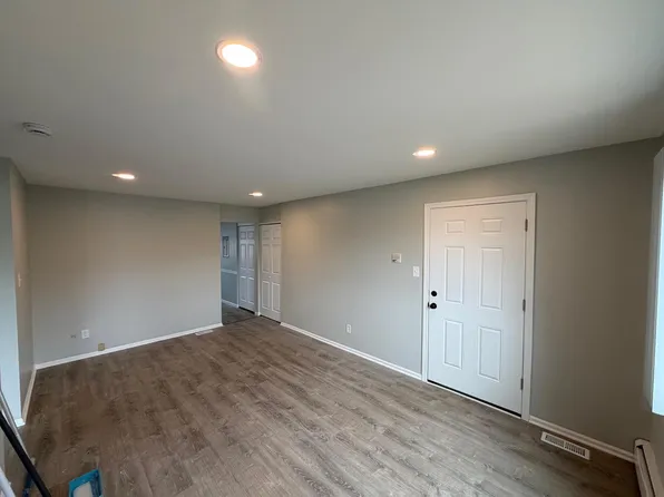 5033 W 82nd Ct APT B, Crown Pt, IN 46307