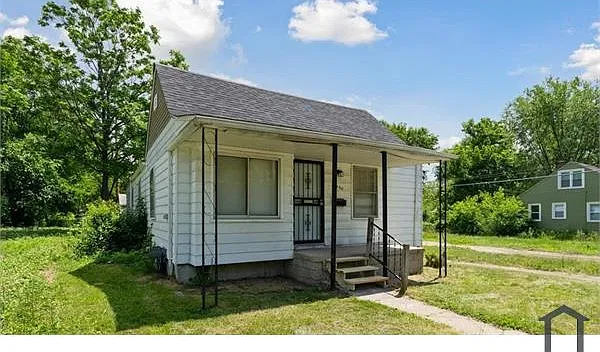 4 bed, 1298 sqft, $1,900 — Photo 2