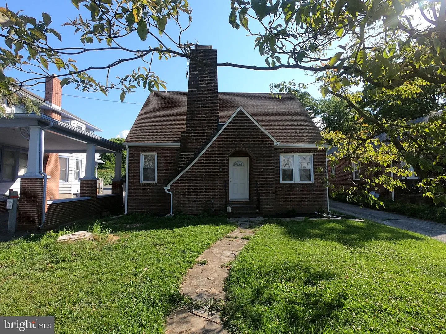 408 E Main St photo 1
