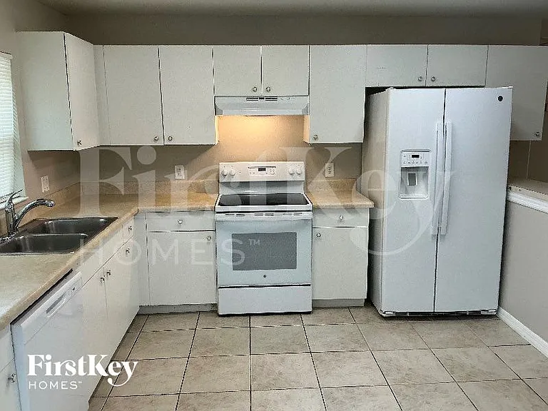 412 10th Ave E — Photo 5