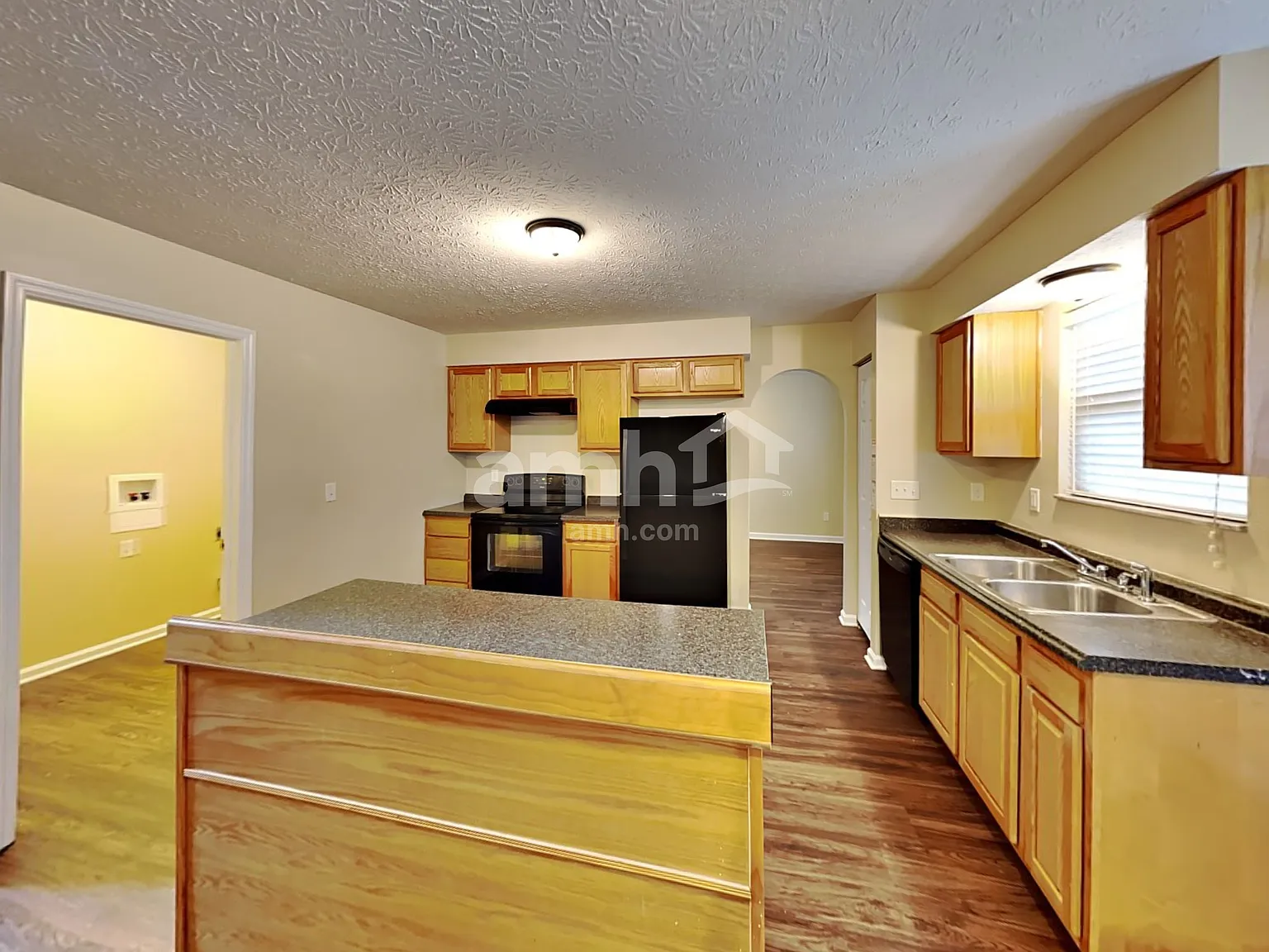 4 bed, 2.0 bath, 2171 sqft, $2,685 — Photo 3