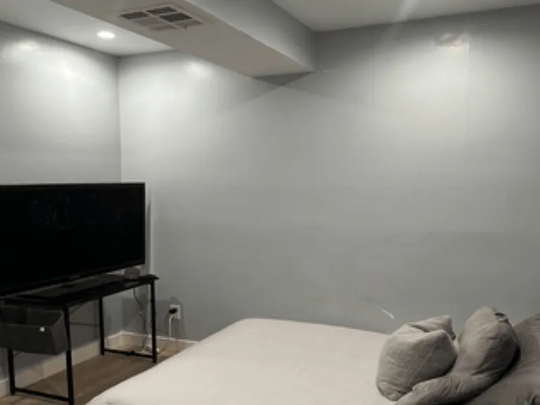 300 N Plymouth Blvd — Photo 11