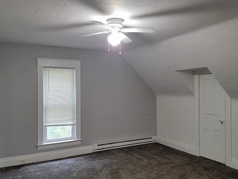 433 E Bremer St — Photo 2