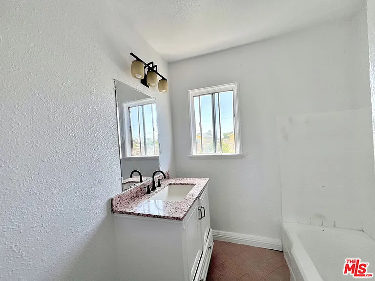 254 E Lanzit Ave #1 — Photo 20