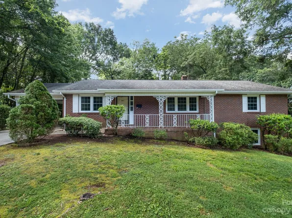 661 6th Avenue Pl NW, Hickory, NC 28601