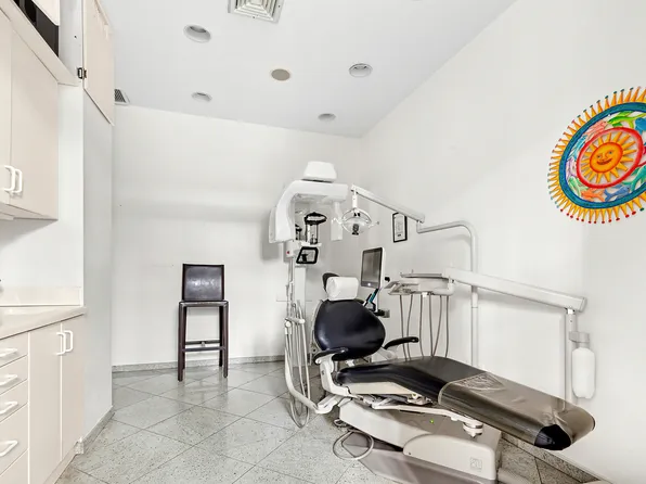 935 Park Avenue image 3 of 10