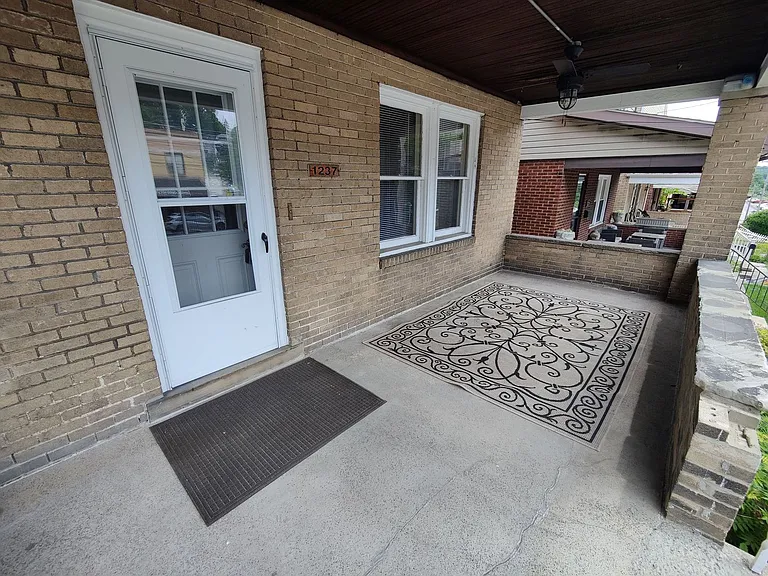 1237 Brookline Blvd — Photo 2