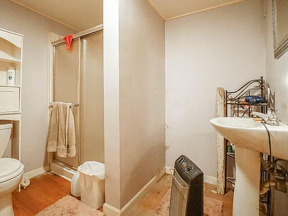 5th image of 920 Murphy Ave
