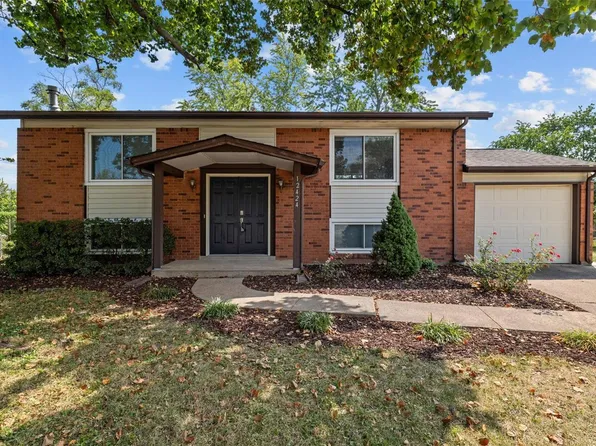 12424 Glencliff Dr, Maryland Heights, MO 63043