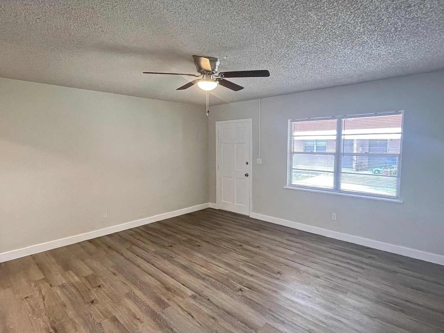 2 bed, 800 sqft, $1,195 — Photo 4
