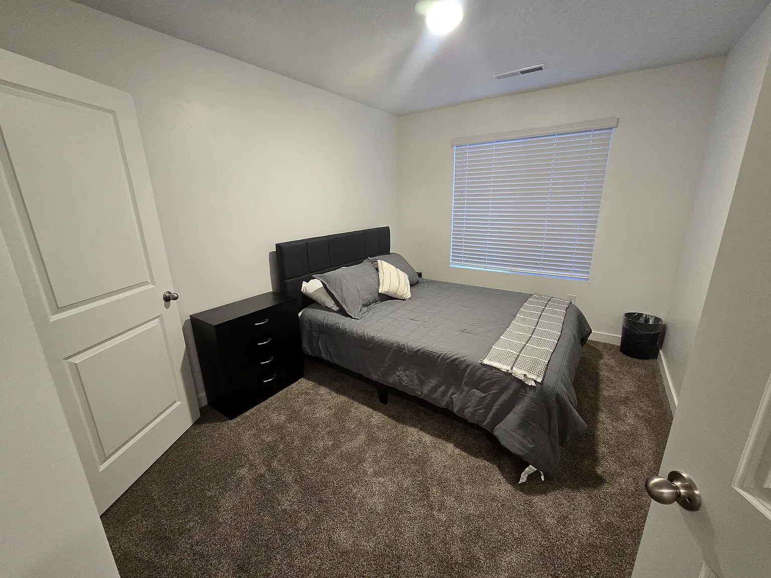 1661 S Wahweap Way — Photo 2
