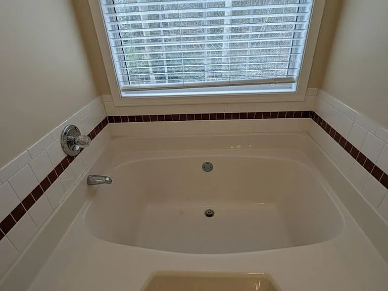 710 Suwanee Lakes Cir — Photo 18