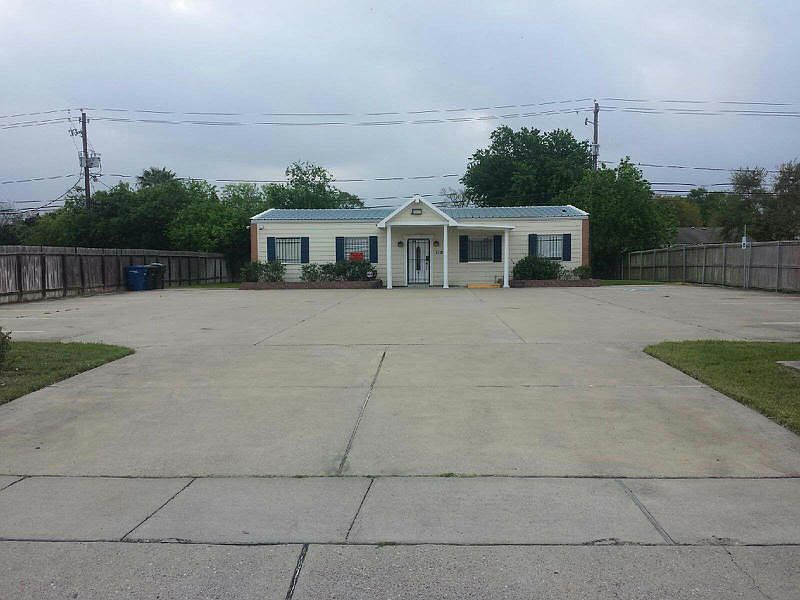 1st image of 1726 Braeswood Dr