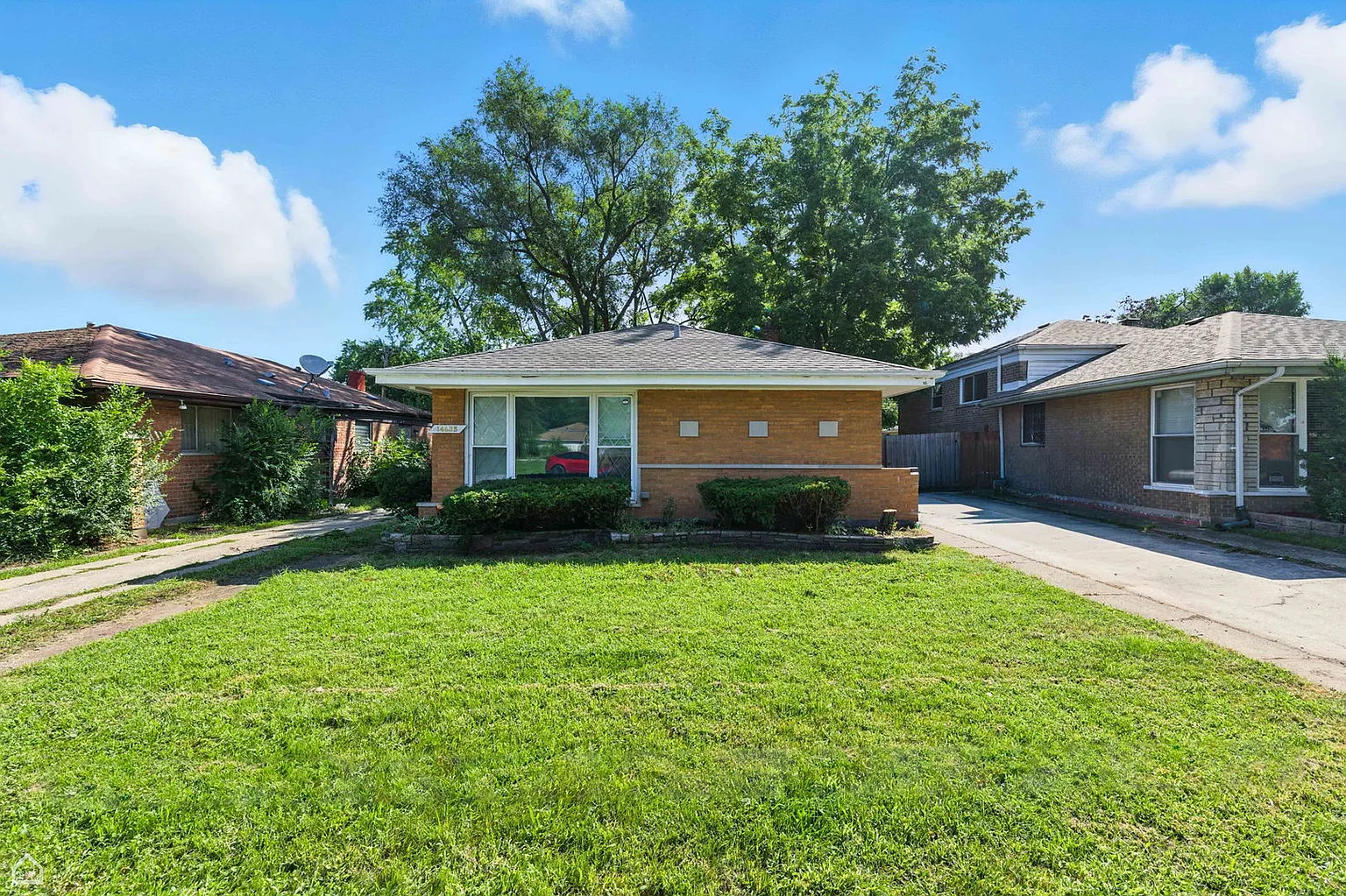 14635 Woodlawn Ave photo 1