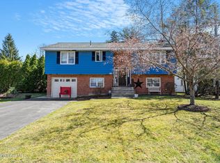 1758 Athol Rd, Schenectady, NY 12308