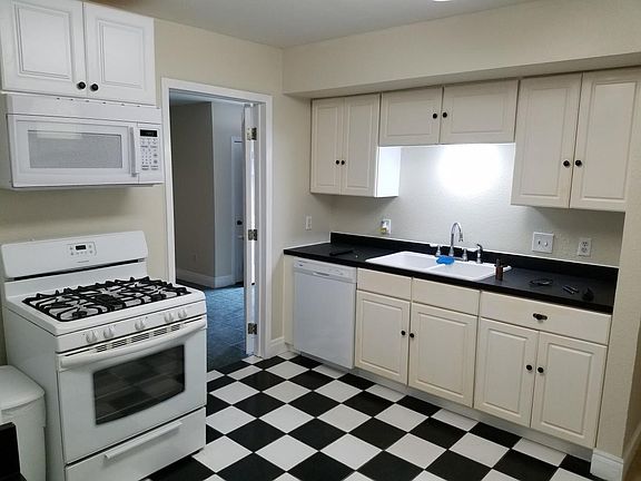 5th image of 417 Eldon Dr