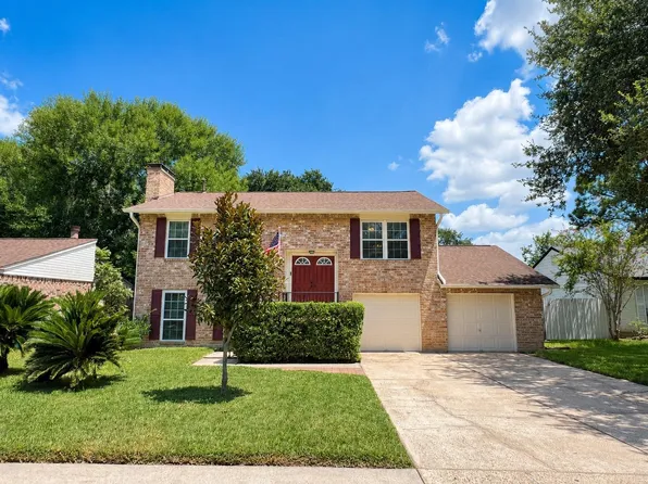 15219 McConn St, Webster, TX 77598