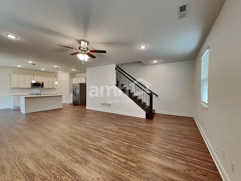 906 Castor Dr — Photo 5
