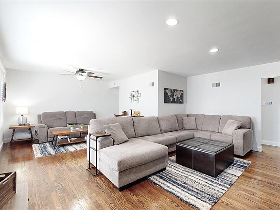 2nd image of 5905 Pebble Hill Dr