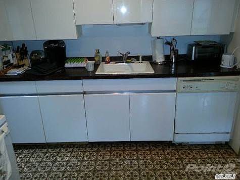 3rd image of 22 Blackberry Ln