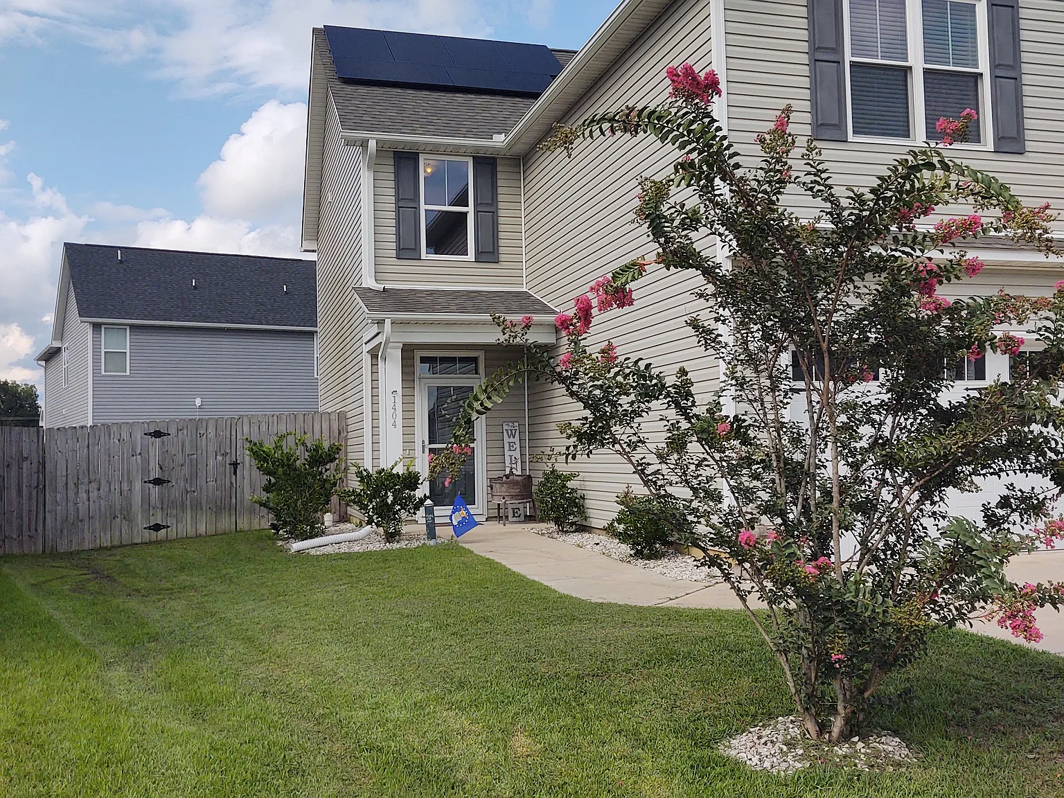 3 bed, 2.5 bath, 1821 sqft, $2,550 — Photo 2