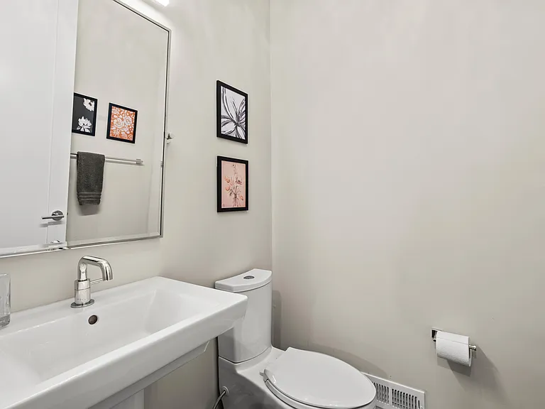 607 Slade Ct — Photo 32