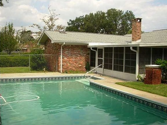 5th image of 305 Briarwood Cir NW