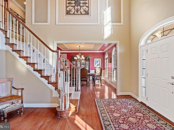 3rd image of 10891 Meadow Walk Ln