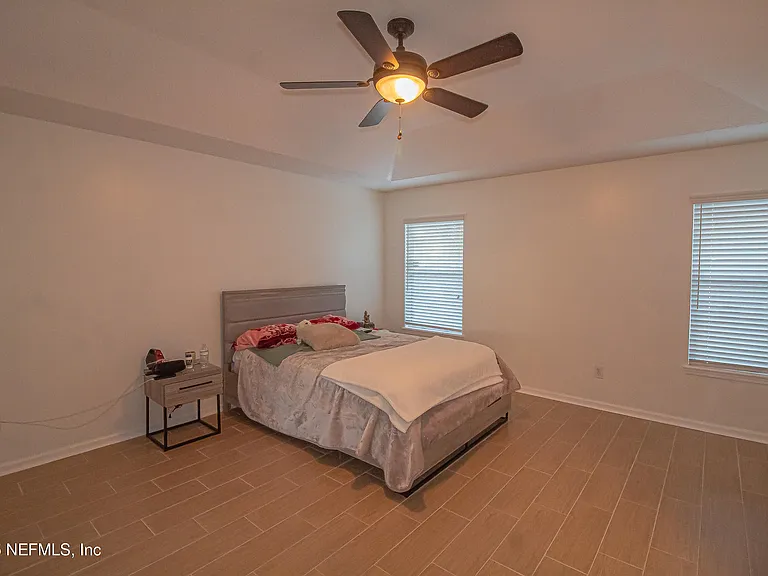 8146 Leafcrest Dr — Photo 20