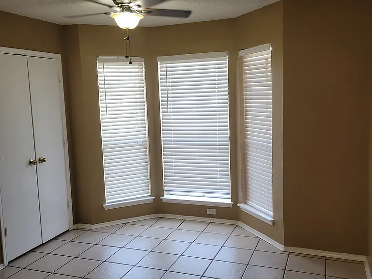 5701 Alicante Dr — Photo 5