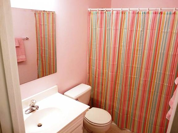 Main Floor Full Bath