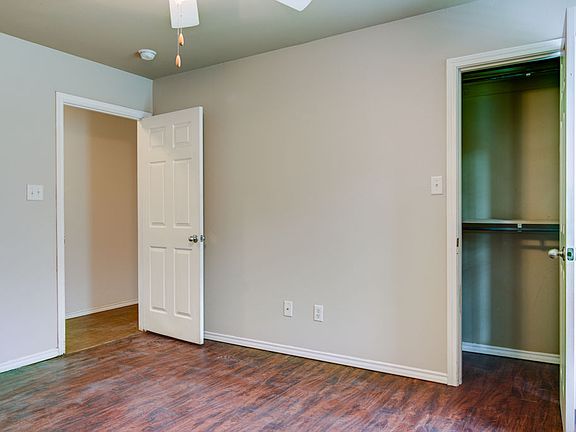 5th image of 113 S Lindsey St