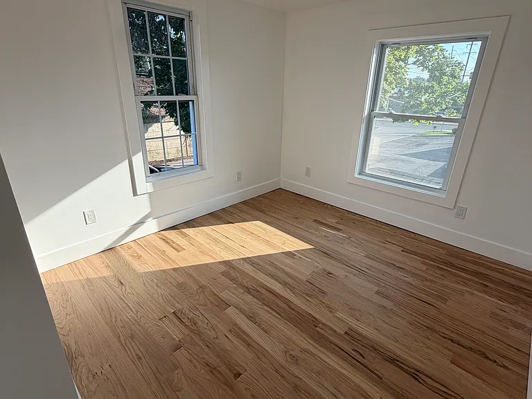 227 N Railroad Ave — Photo 15