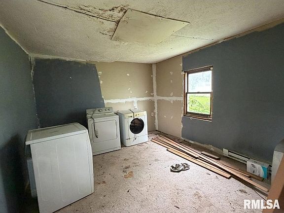 3rd image of 104 W Franklin St