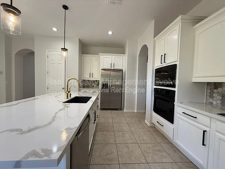 23012 N 38th Pl — Photo 11