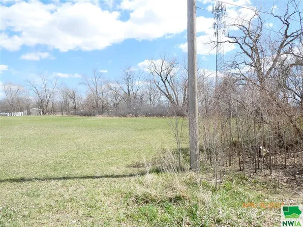 S 17th St #8, Dakota City, NE 68731