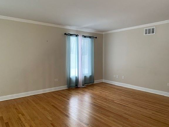 4th image of 4072 Kenwood Ave