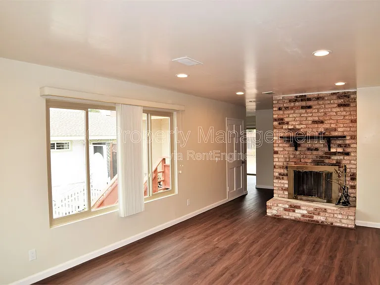 1695 Hilby Ave — Photo 6