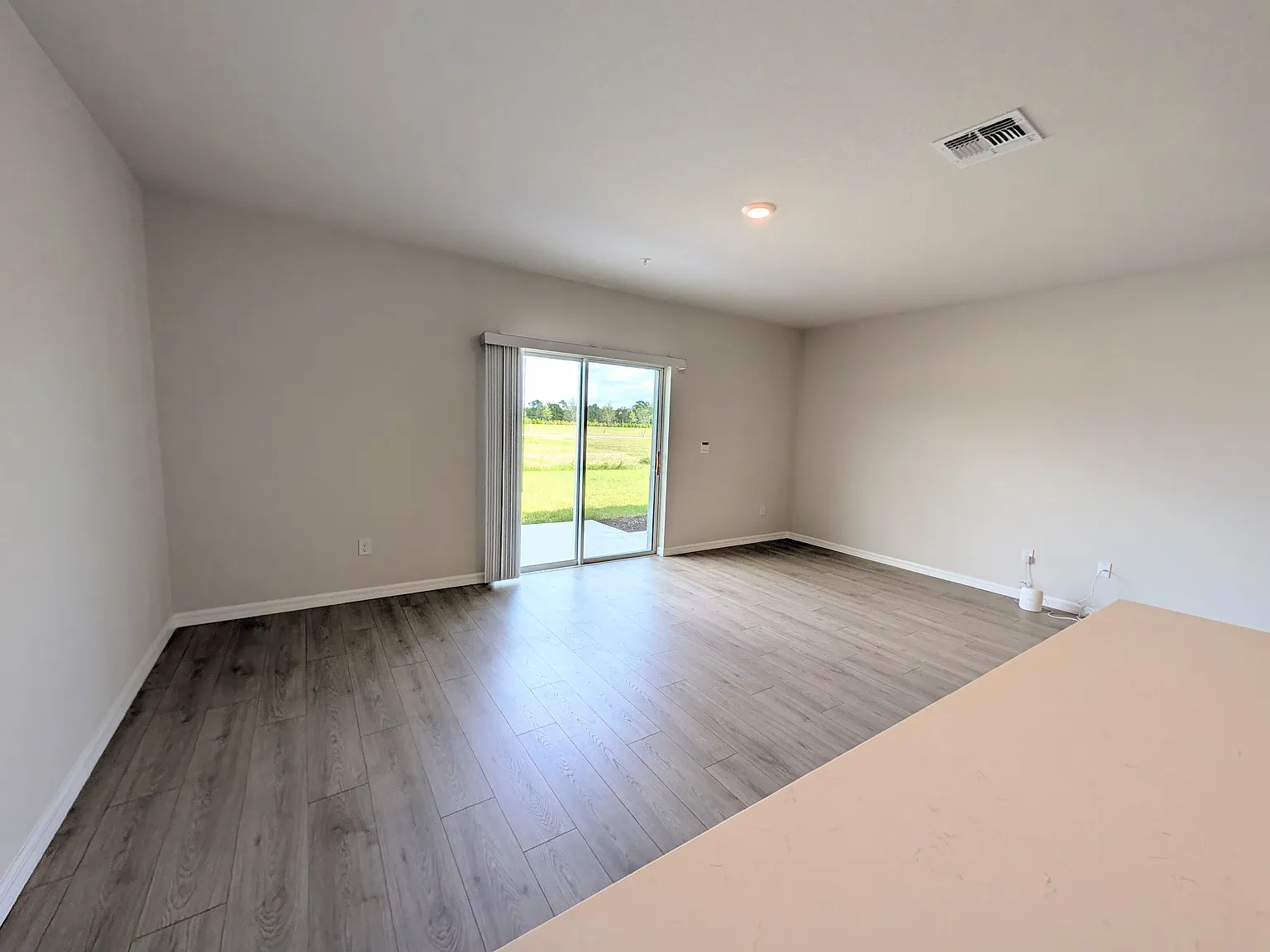 3 bed, 2.5 bath, 1464 sqft, $2,200 — Photo 3