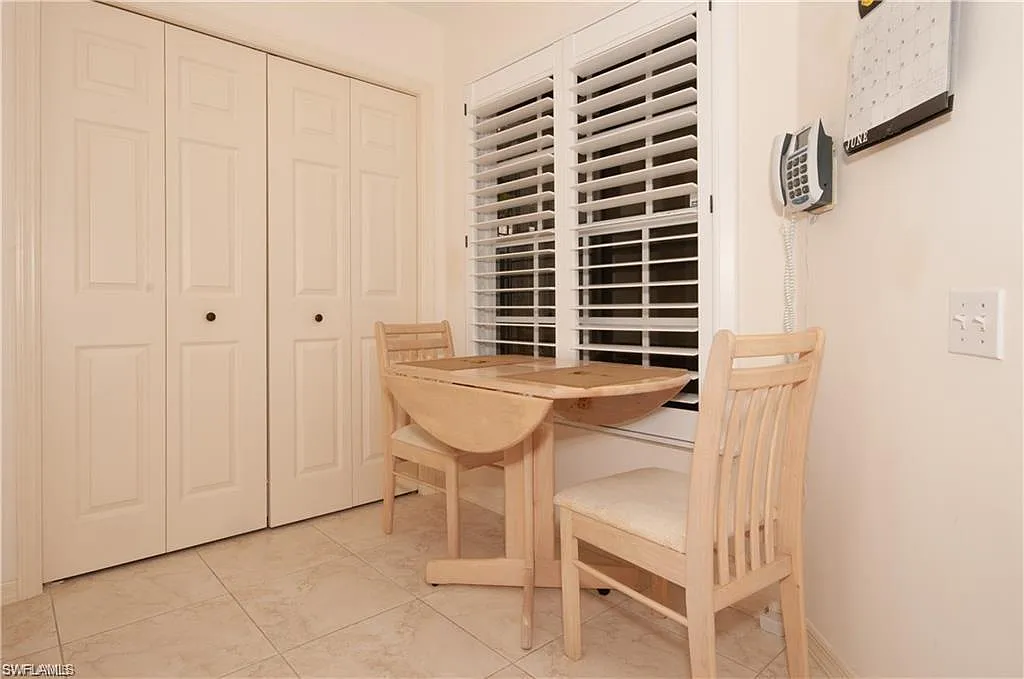 2 bed, 2.0 bath, 1076 sqft, $2,000 — Photo 2