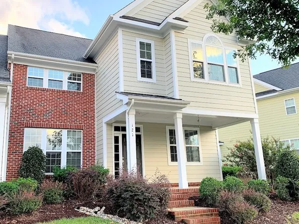 121 Coffee Bluff Ln, Holly Springs, NC 27540