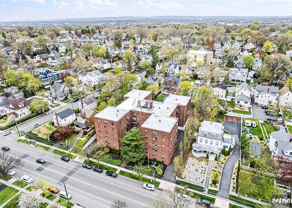 2nd image of 130 Orient Way #4F