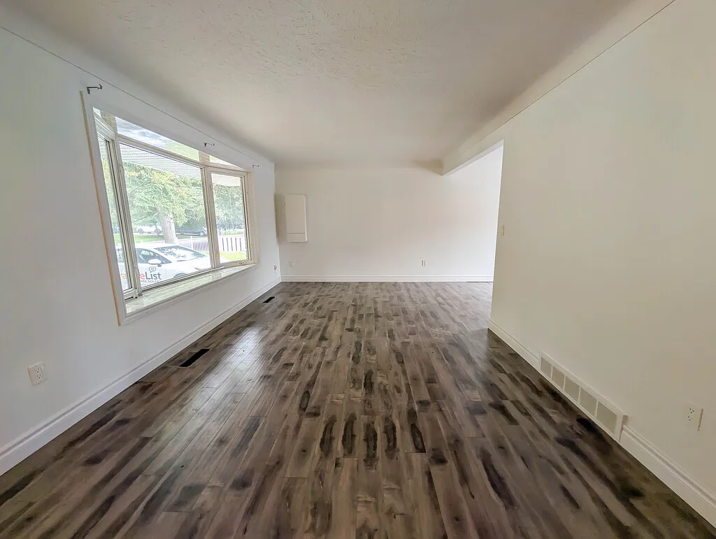 2 Oswald Avenue — Photo 3
