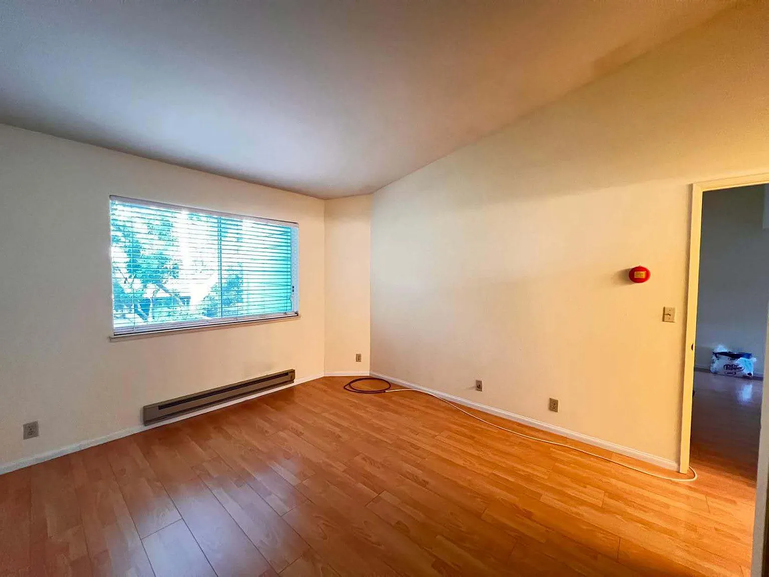 2 bed, 976 sqft, $3,000 — Photo 3