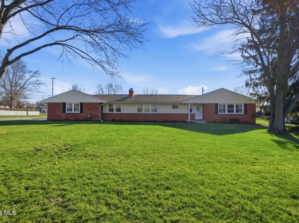 631 Winterhaven Dr, Findlay, OH 45840