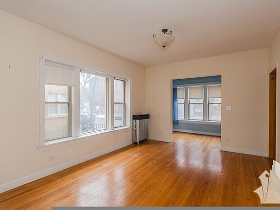 3rd image of 1950 W Leland Ave APT 2