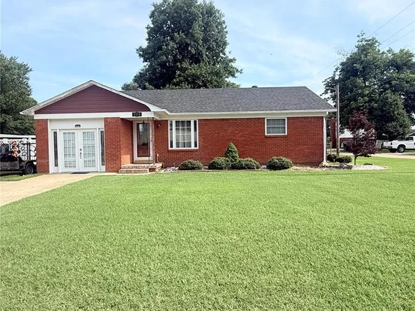 1116 Locust St, Kennett, MO 63857