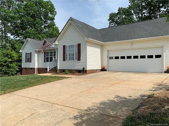 1st image of 934 Manor Dr